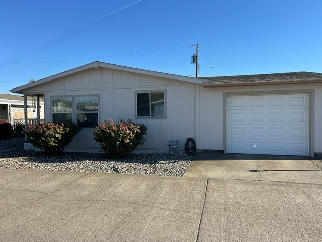 1321 Rancho Villa Dr Property Photo 3