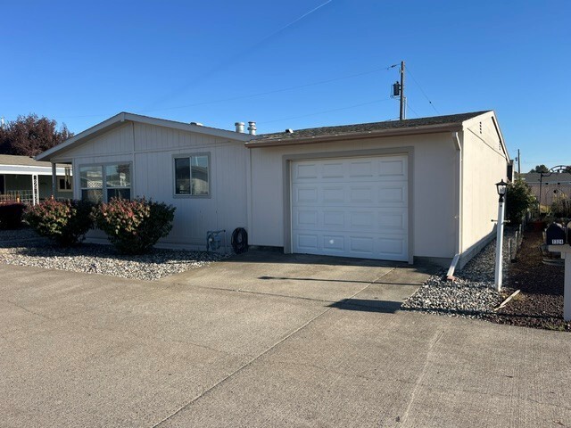 1321 Rancho Villa Dr Property Photo 4