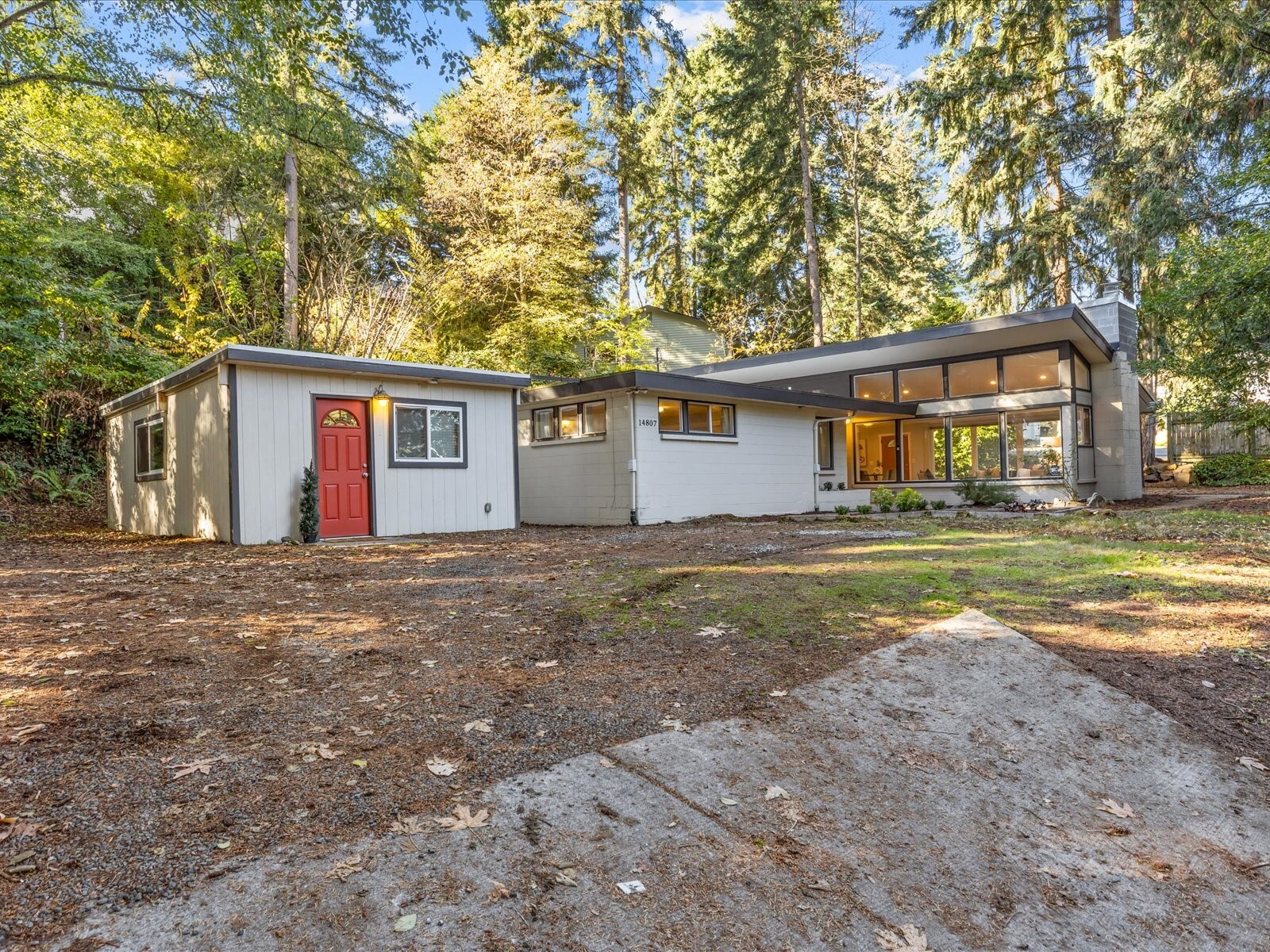 14807 Stone Avenue Property Photo 3