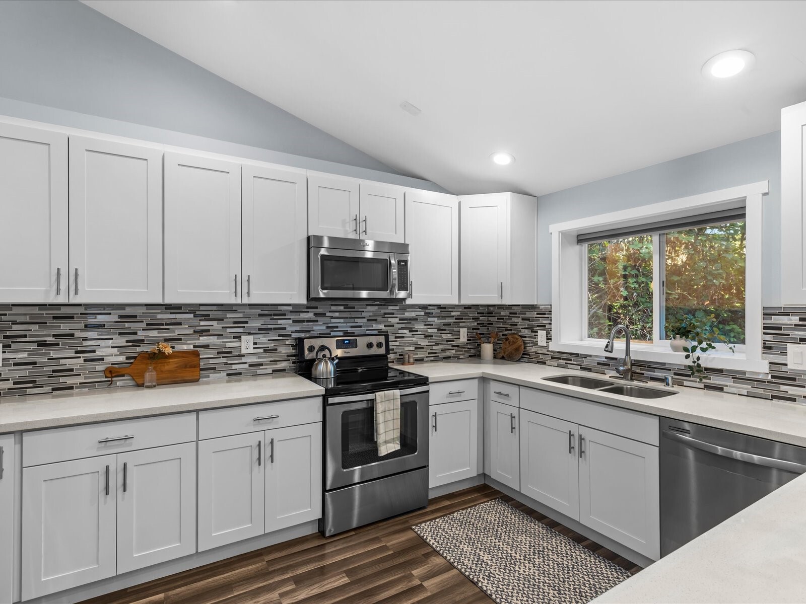 14807 Stone Avenue Property Photo 9