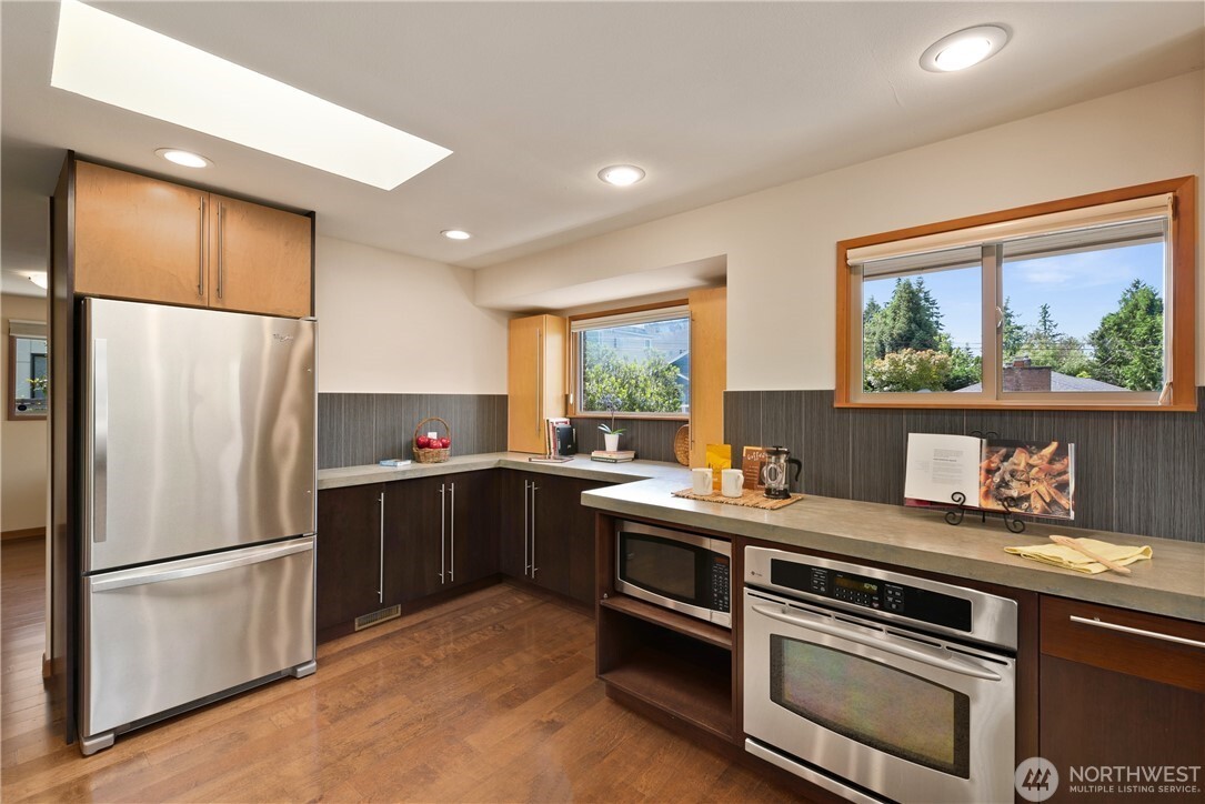 11704 Palatine Avenue Property Photo 13