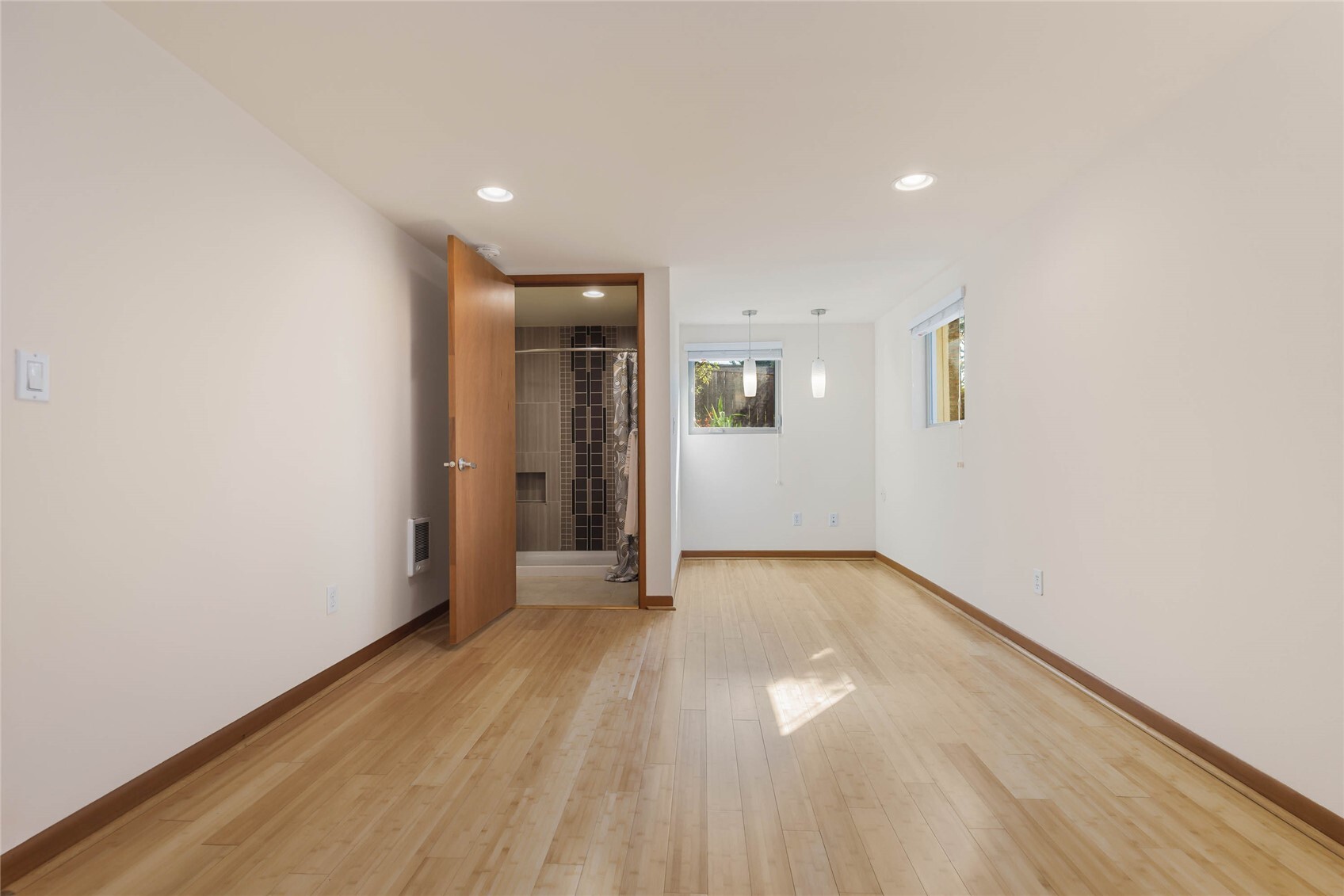 11704 Palatine Avenue Property Photo 34