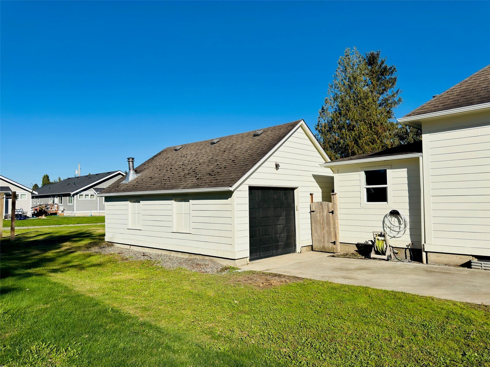 222 Front Street Property Photo 18