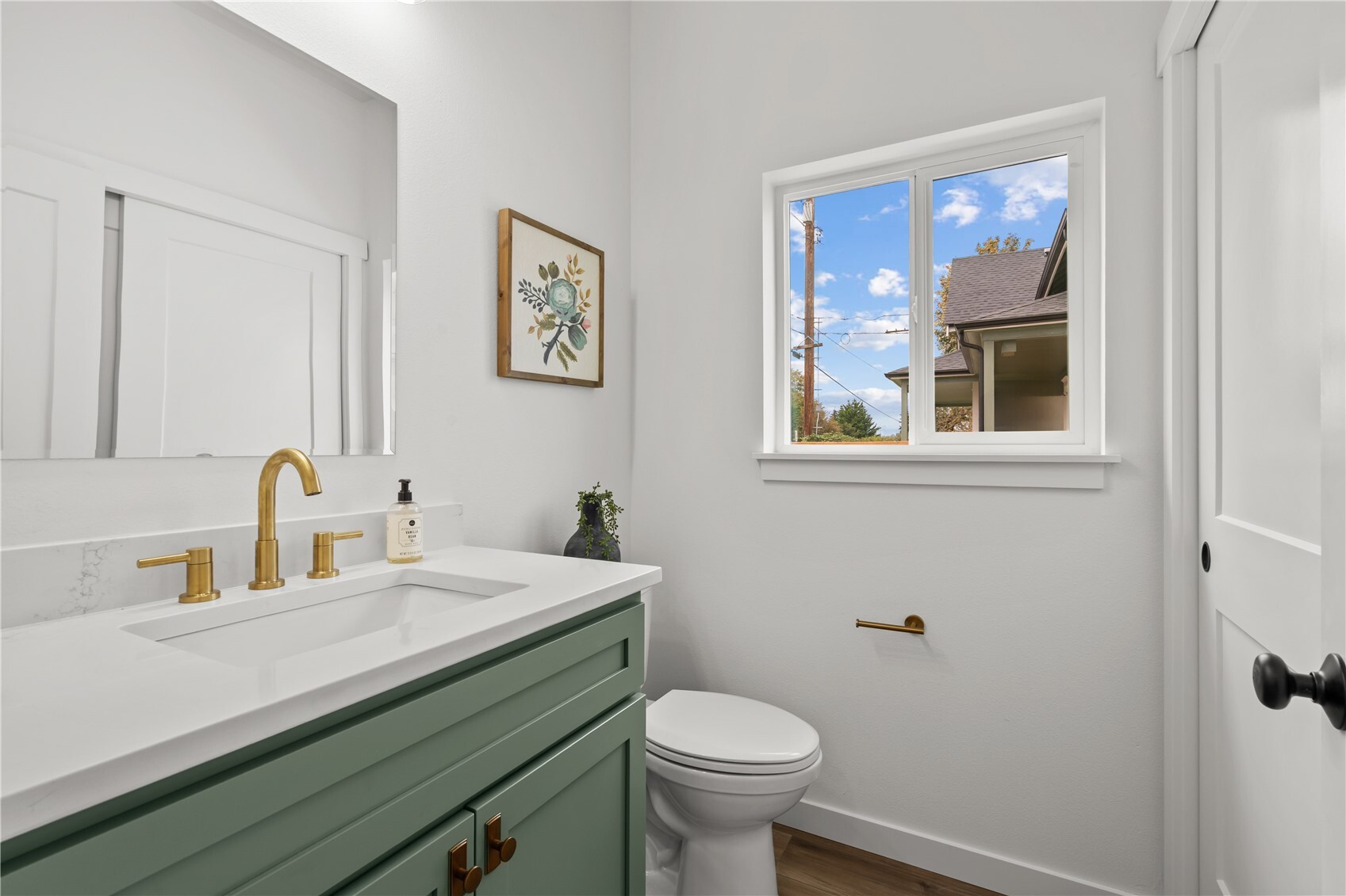1107 E 64th Street Property Photo 6
