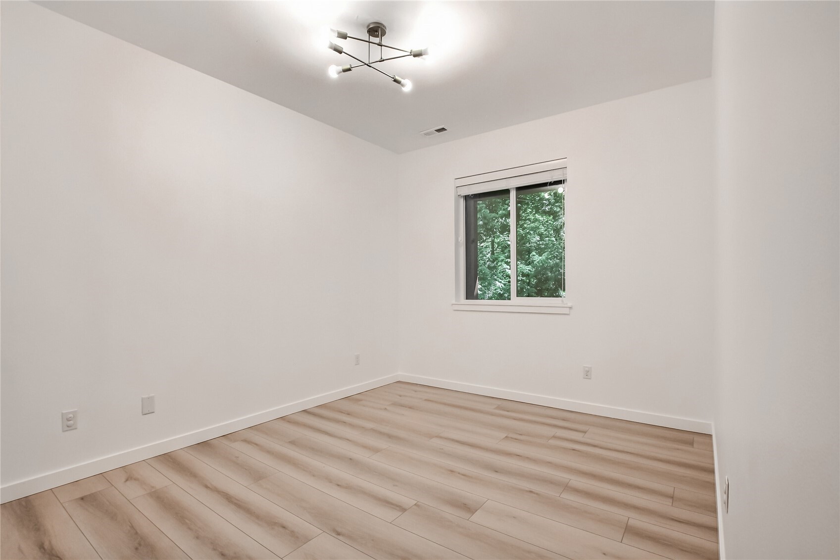 16426 85th Place Property Photo 22