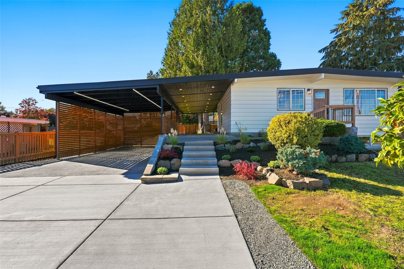 17028 Larch Way Property Photo 2