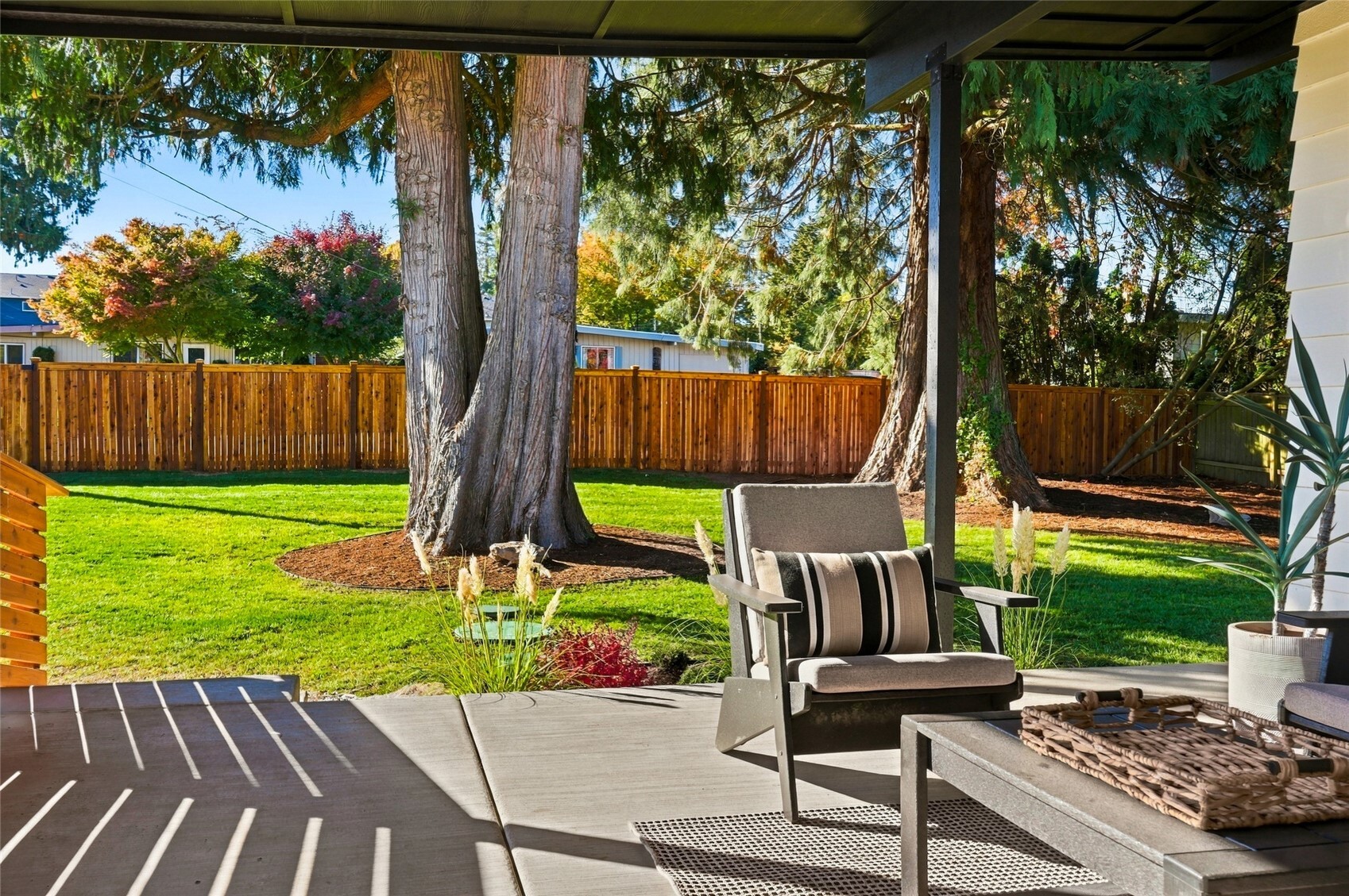 17028 Larch Way Property Photo 4