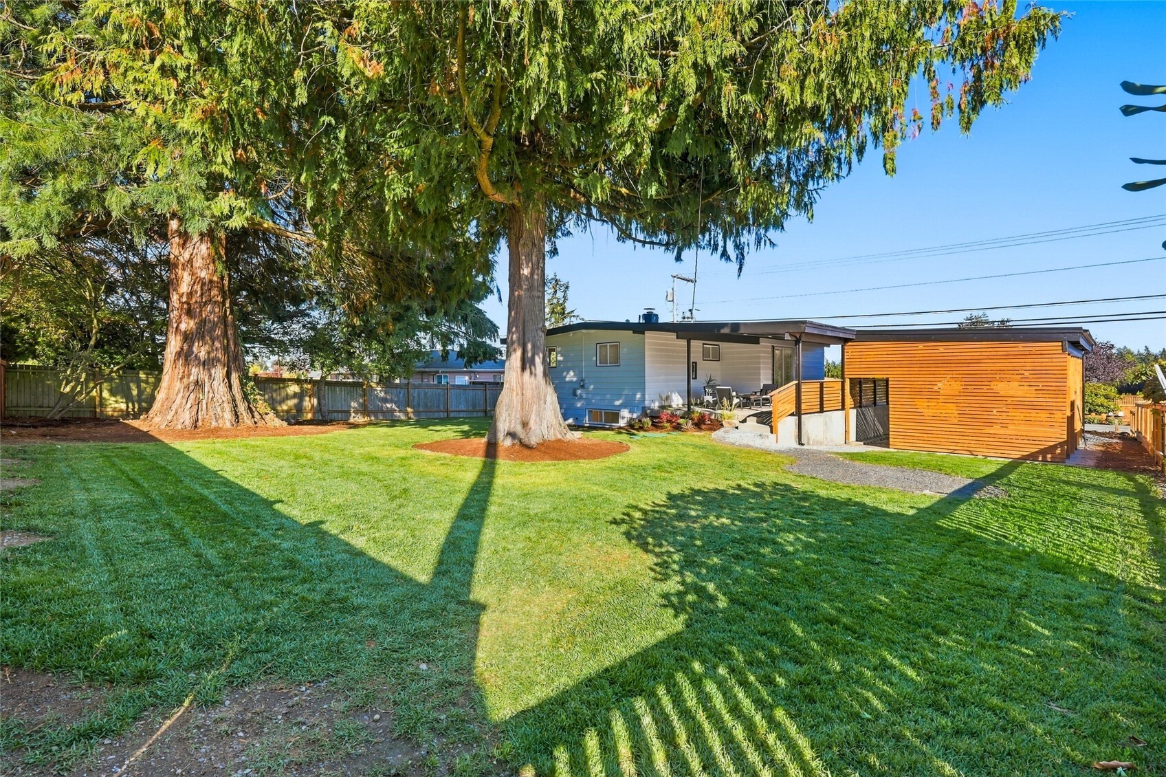 17028 Larch Way Property Photo 5