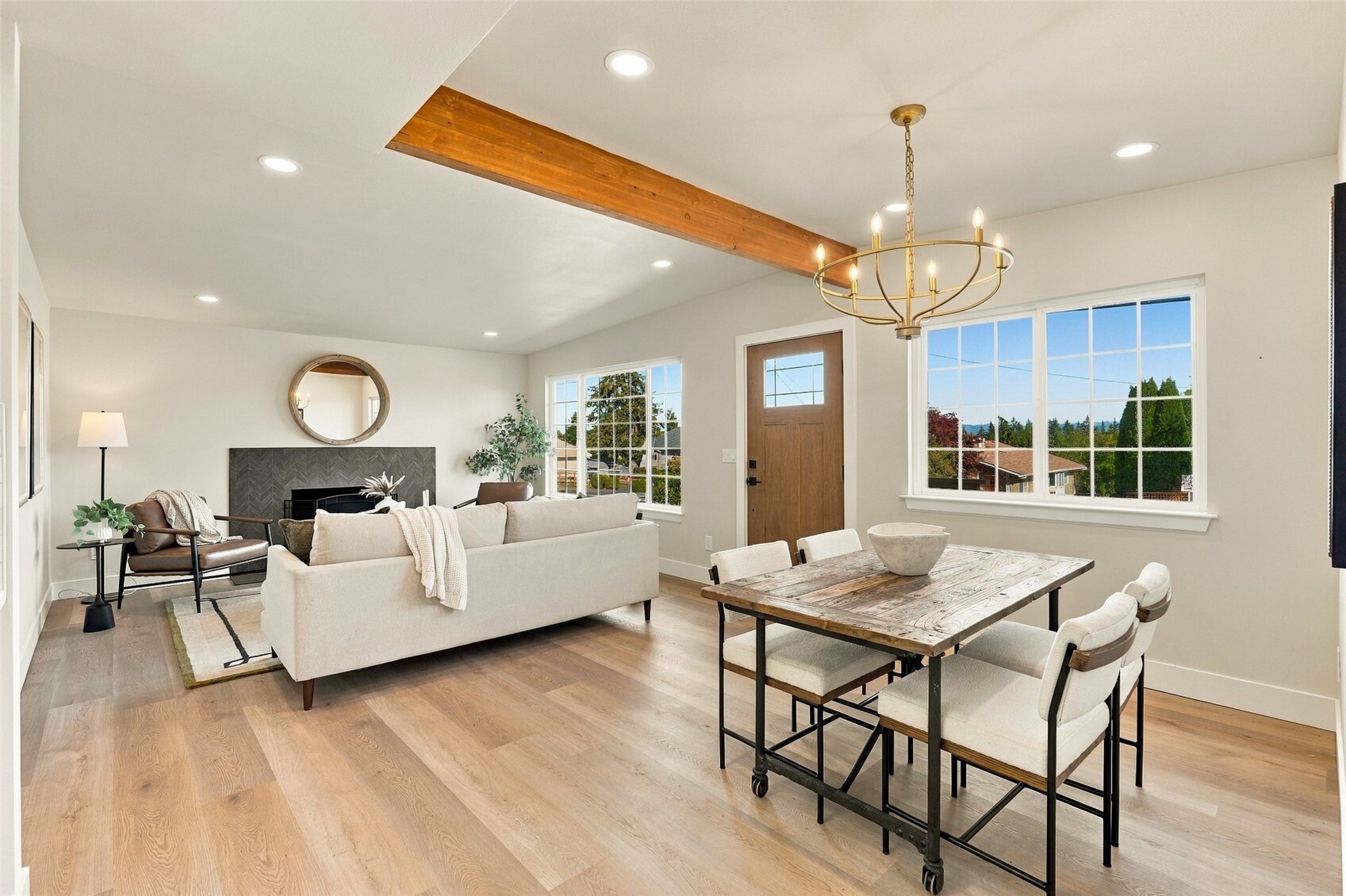 17028 Larch Way Property Photo 8