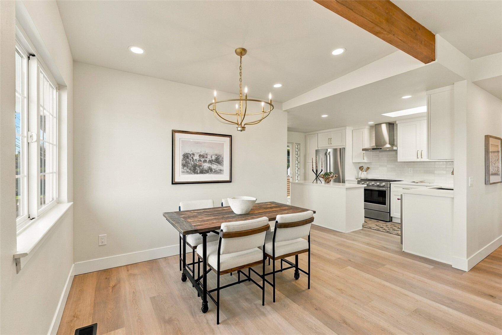 17028 Larch Way Property Photo 9