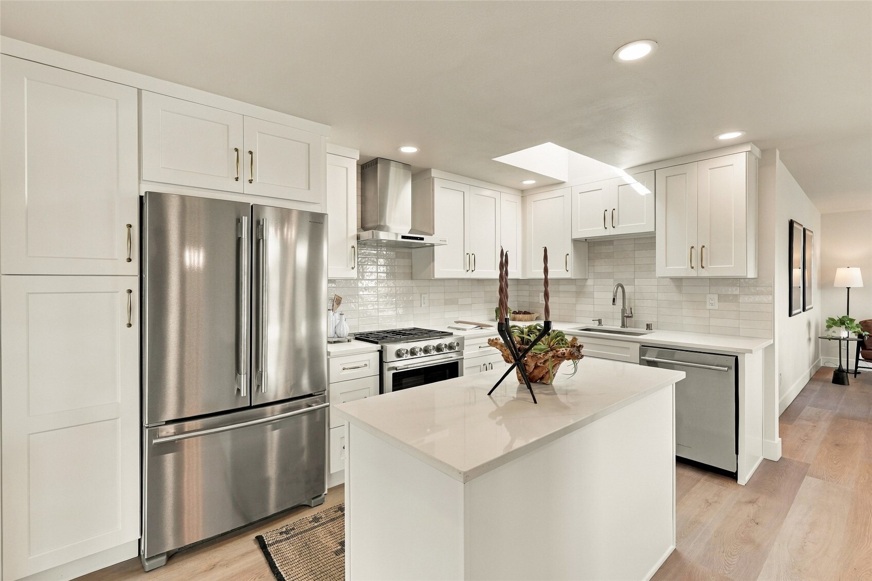 17028 Larch Way Property Photo 11