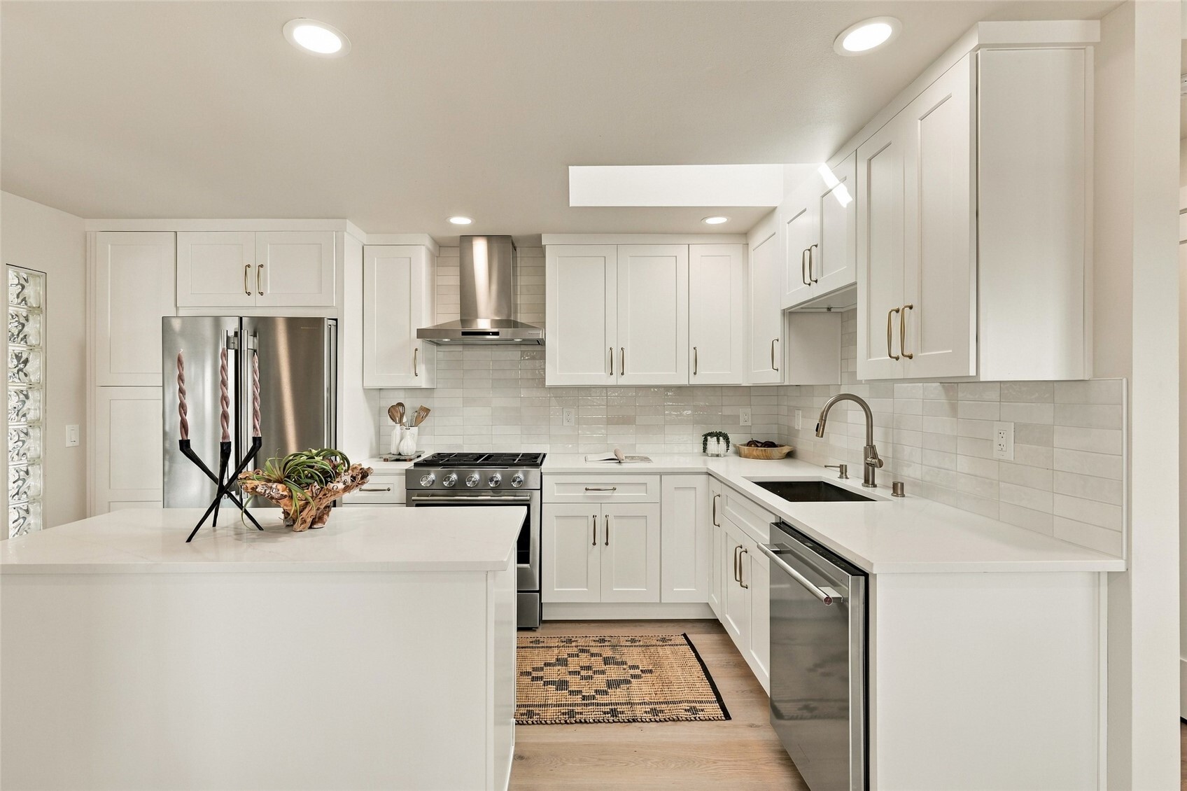 17028 Larch Way Property Photo 13