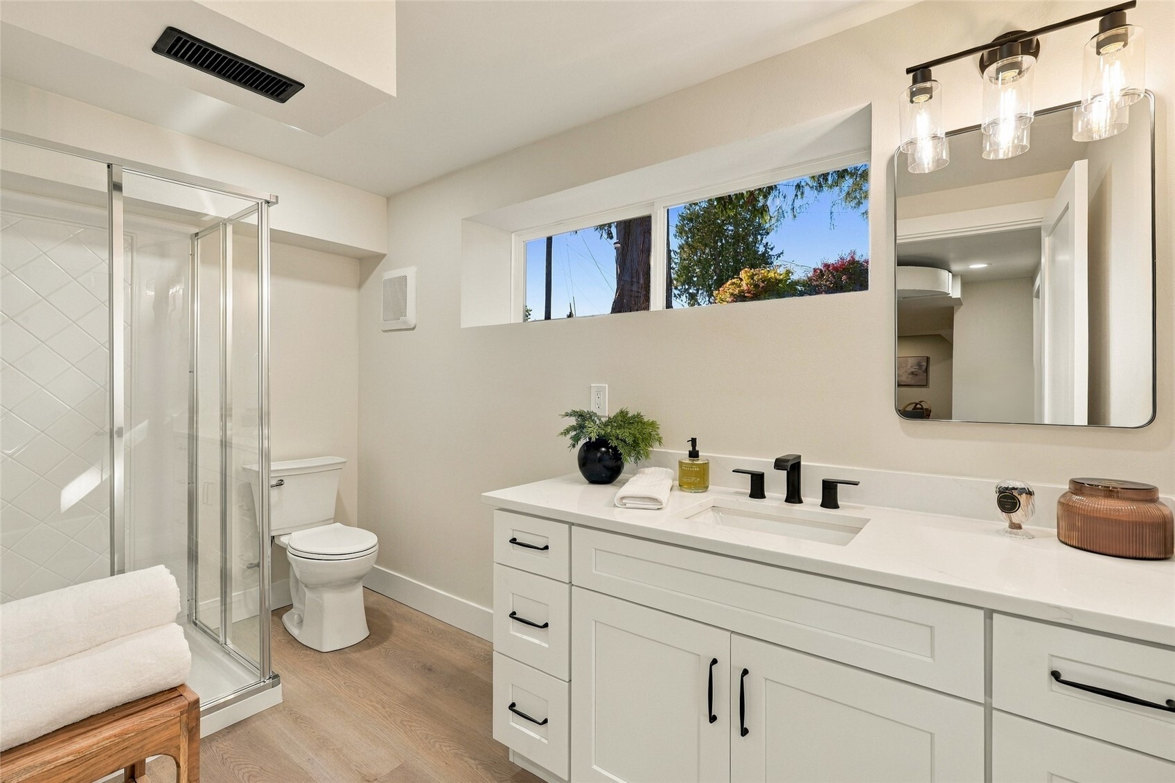 17028 Larch Way Property Photo 25