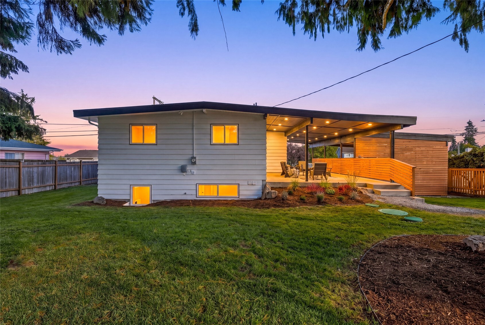 17028 Larch Way Property Photo 32