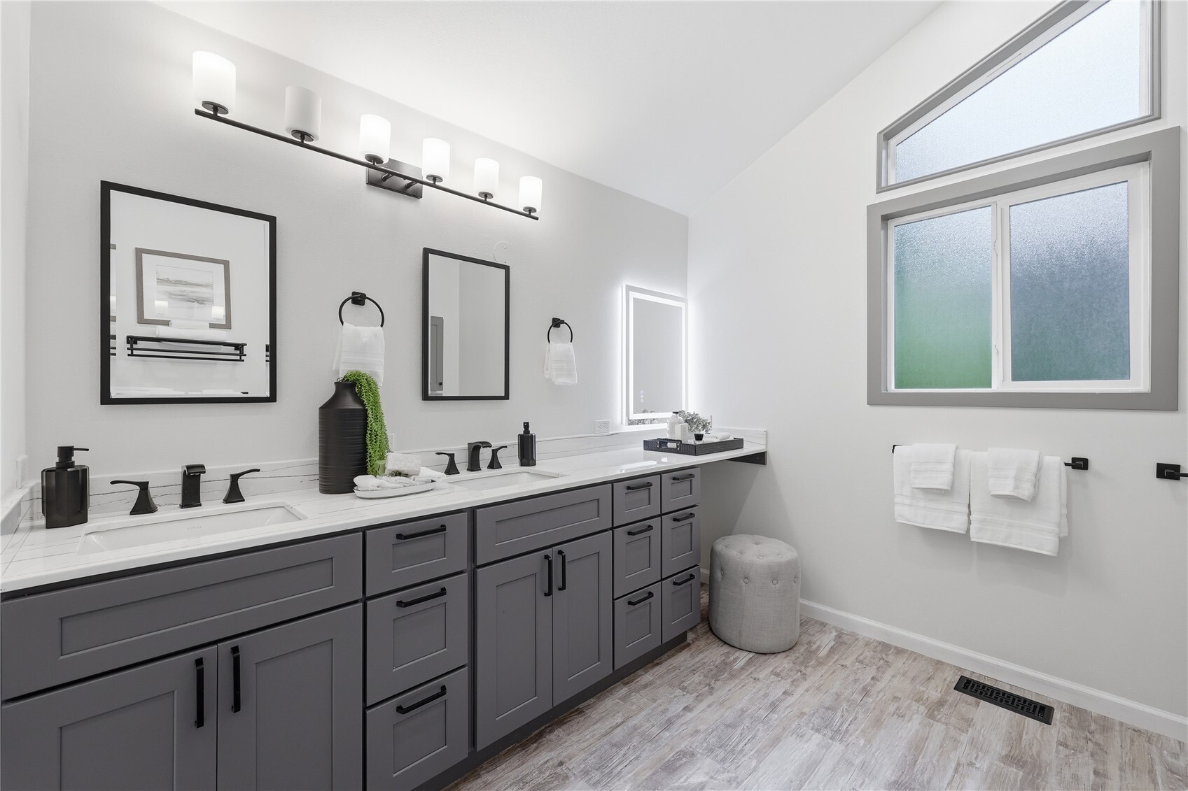 1827 218th Place Property Photo 12