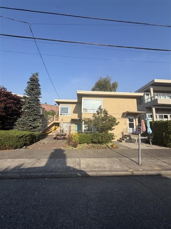 2352 Alki Avenue Property Photo 3