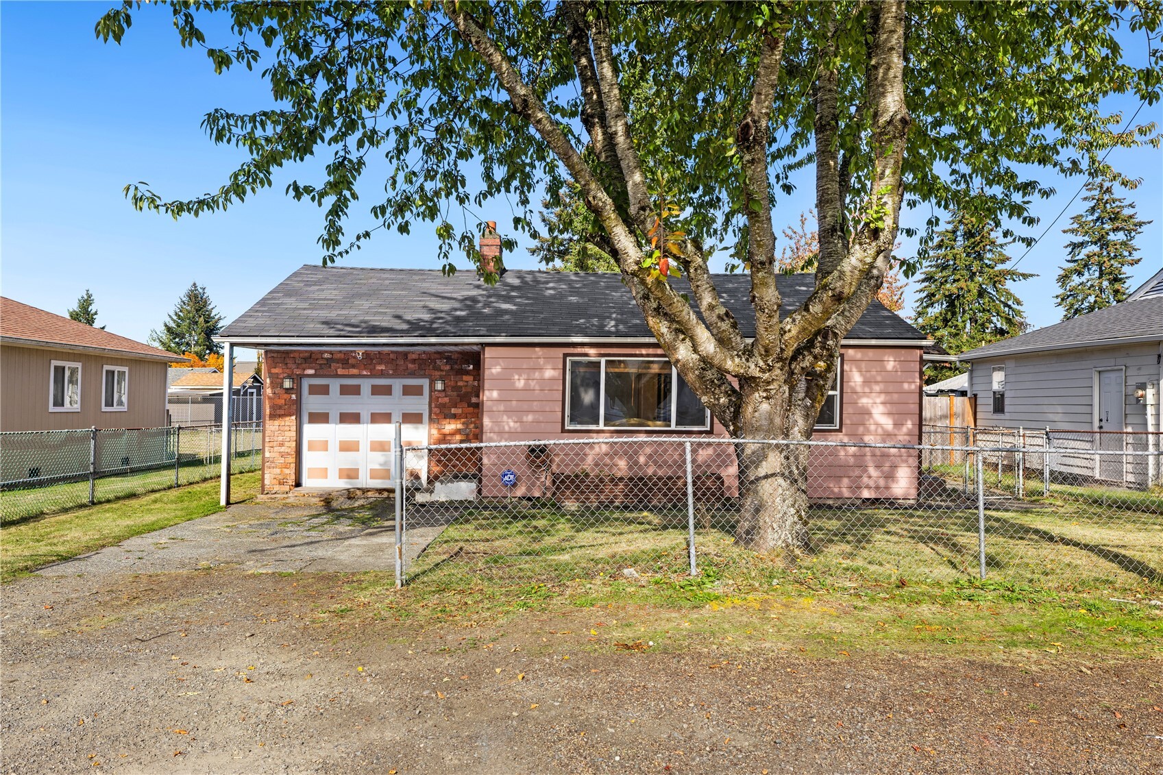 1207 Violet Meadow Street Property Photo 3