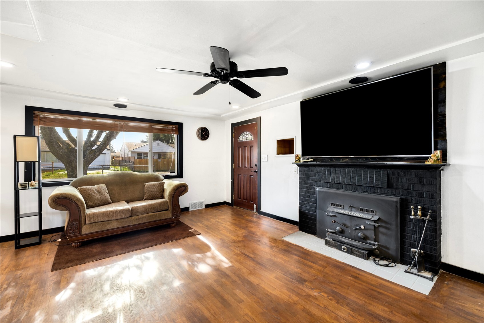 1207 Violet Meadow Street Property Photo 4