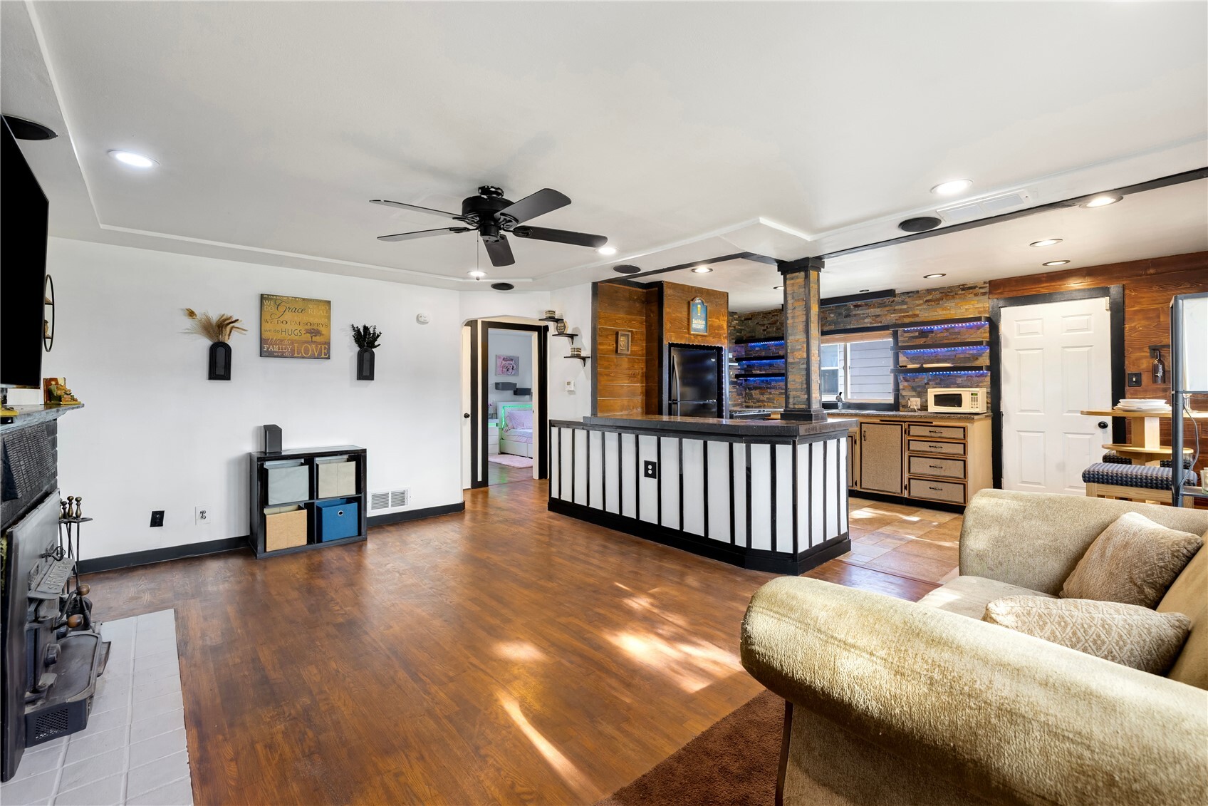 1207 Violet Meadow Street Property Photo 5