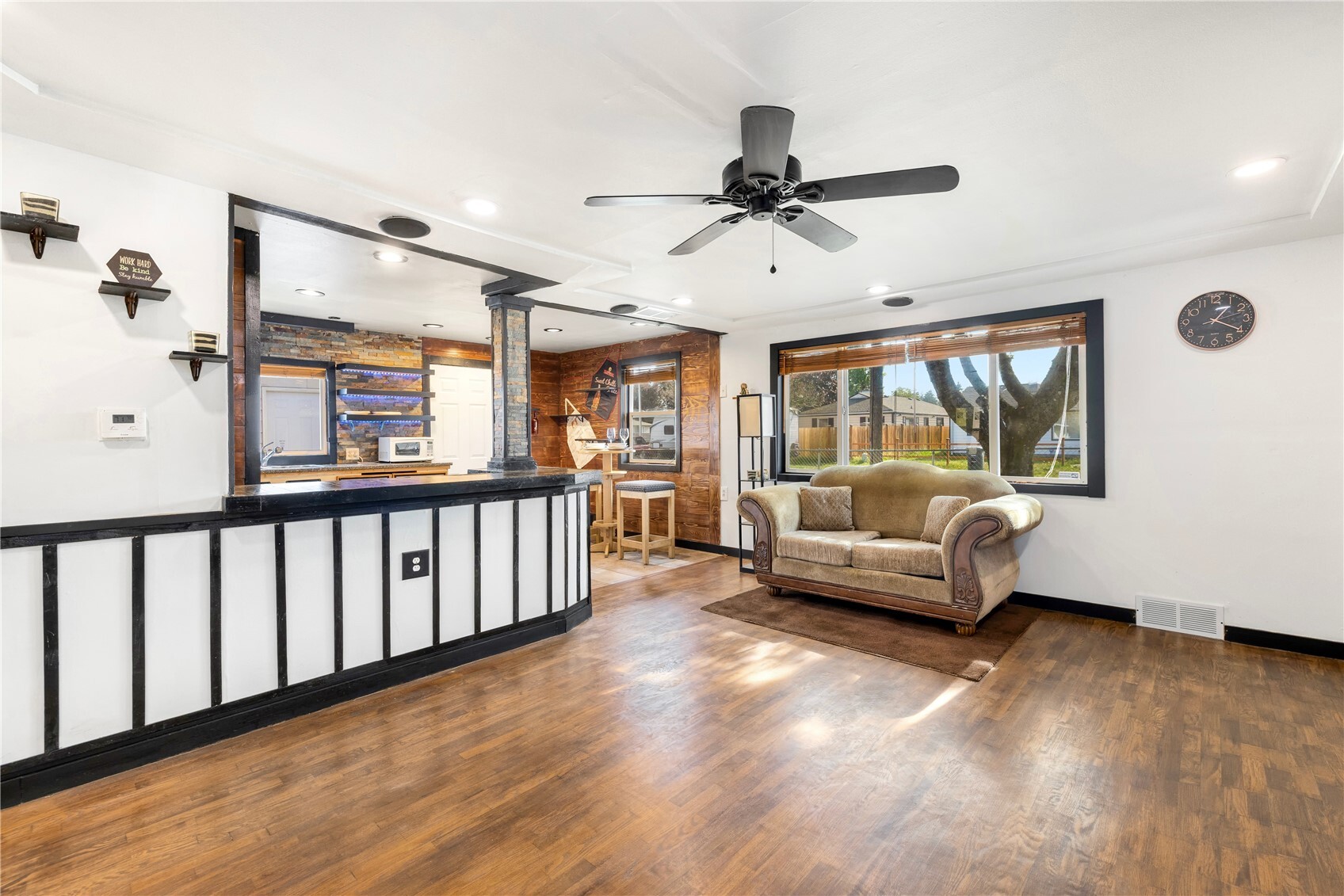 1207 Violet Meadow Street Property Photo 6