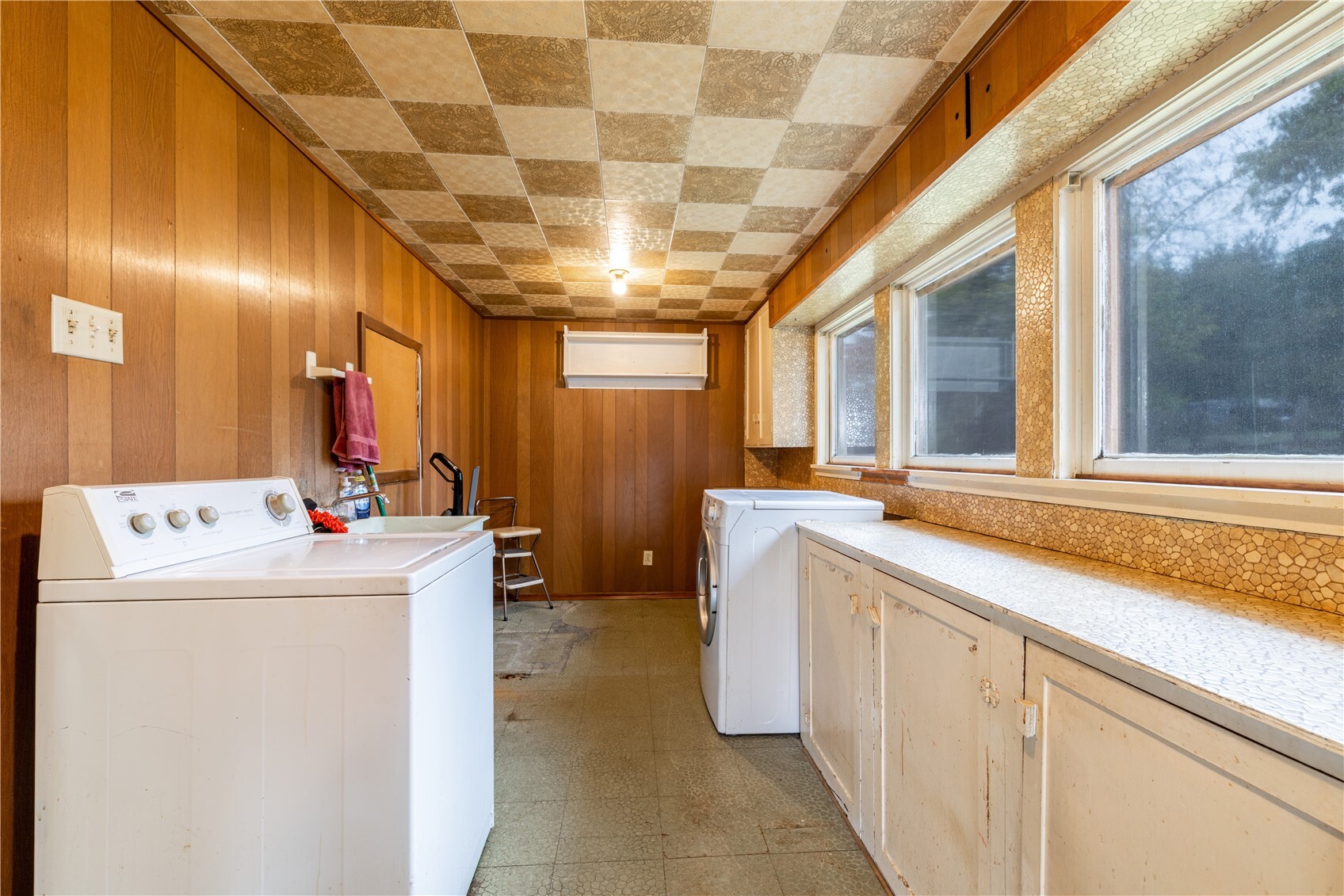 200 E Willey Lane Property Photo 8