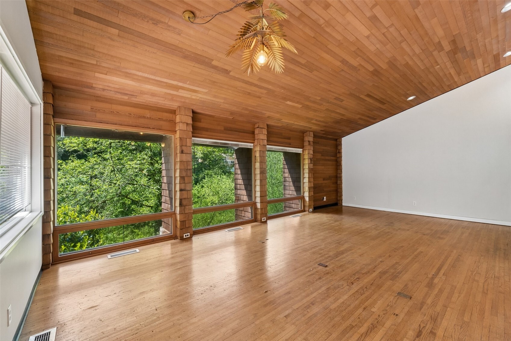 10702 Hill Terrace Property Photo 5