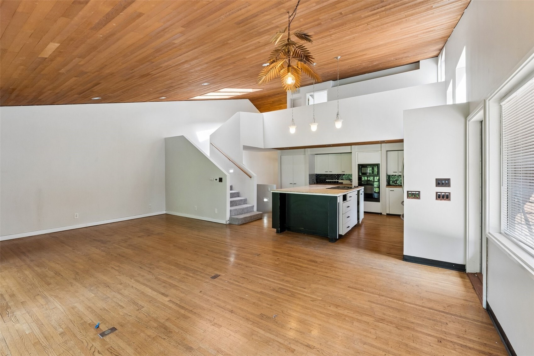 10702 Hill Terrace Property Photo 8