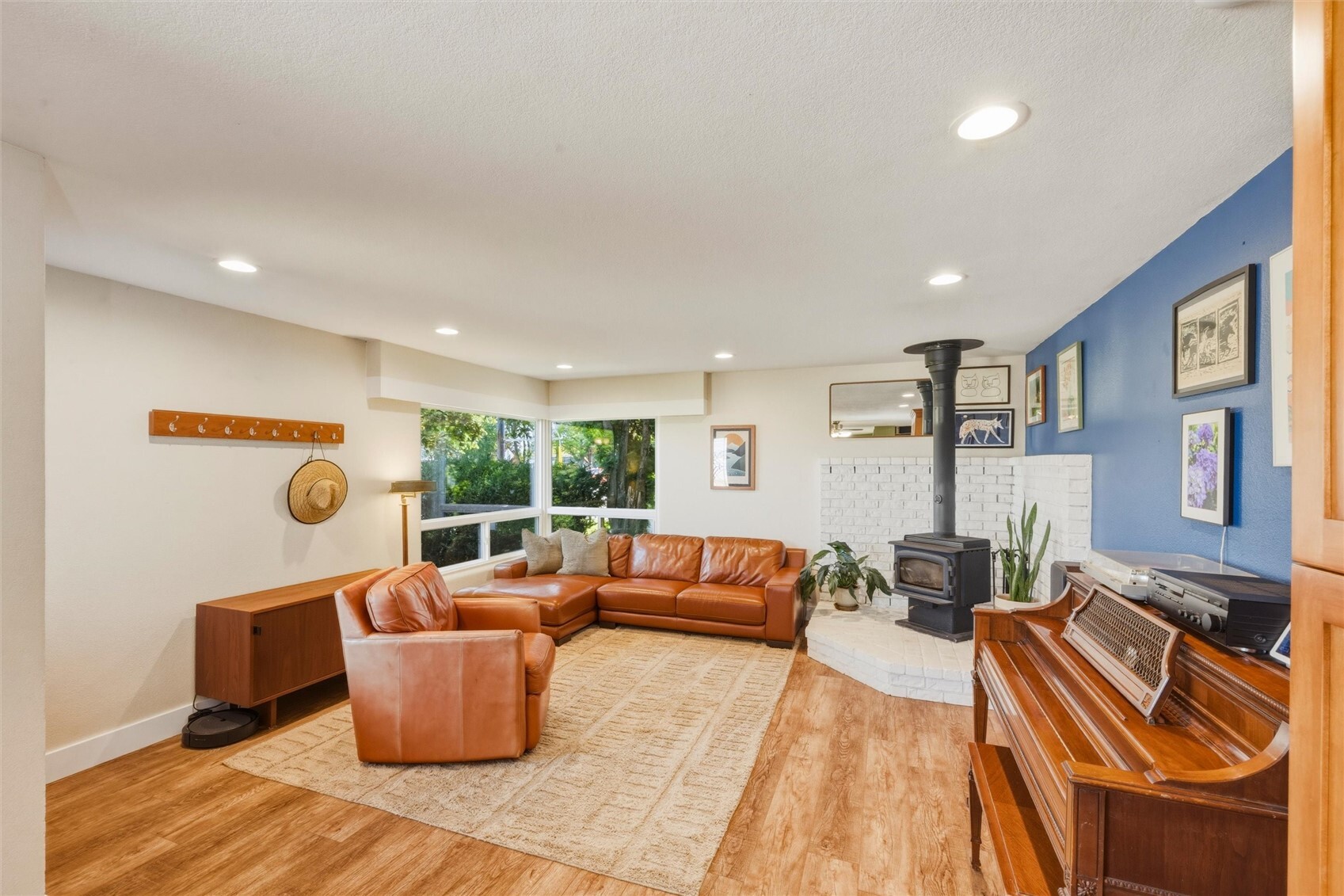 307 Lincoln Street Property Photo 8