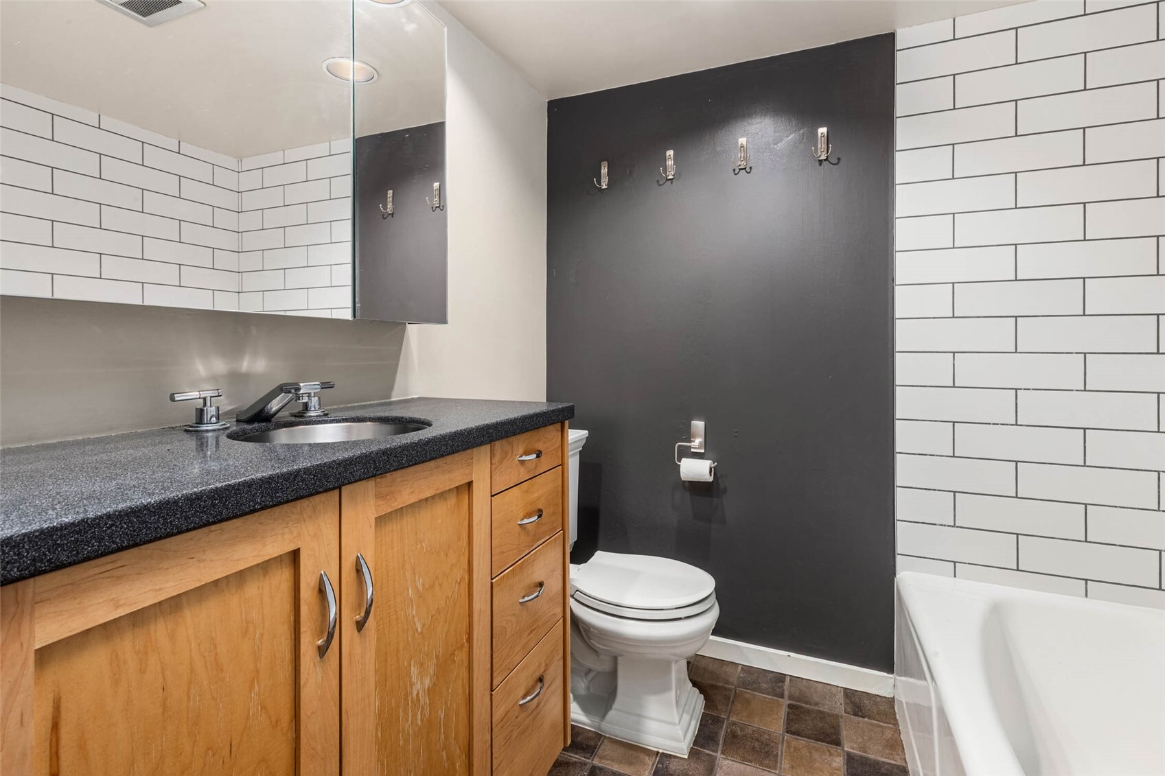 525 Belmont Avenue 3c Property Photo 16