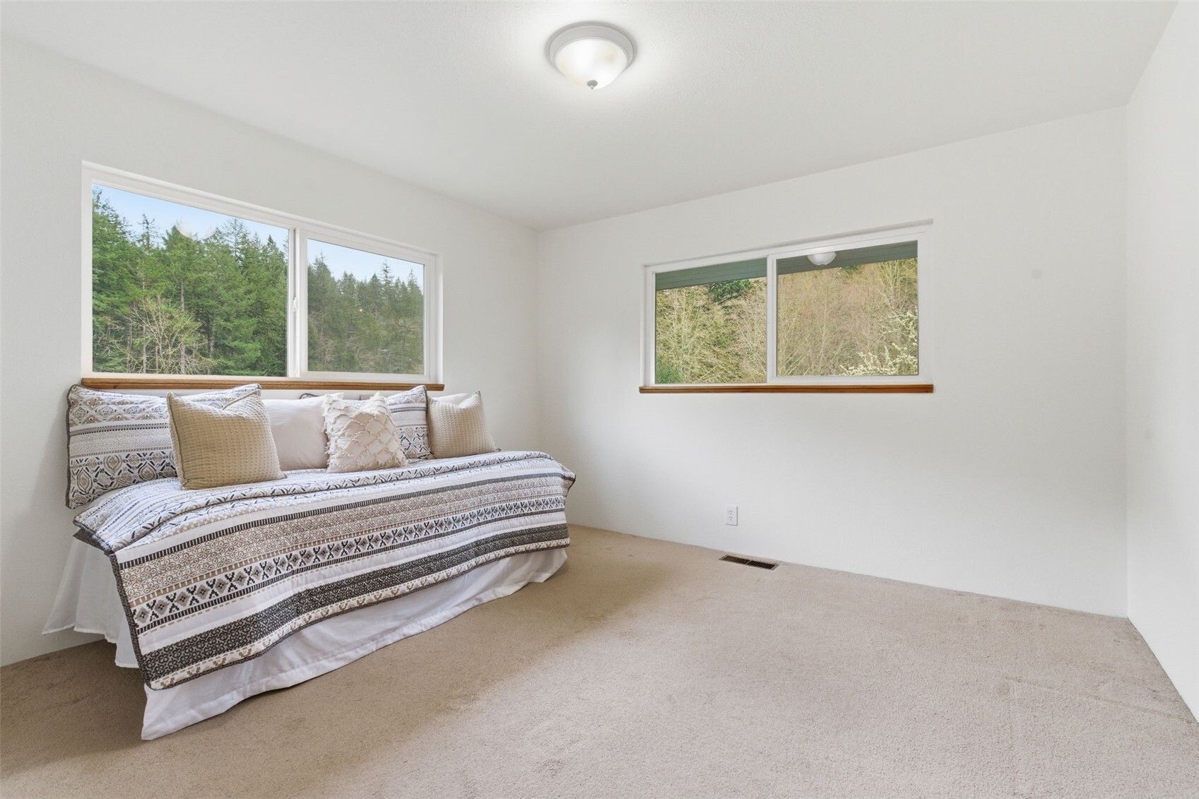 22628 Holgar Court Property Photo 9