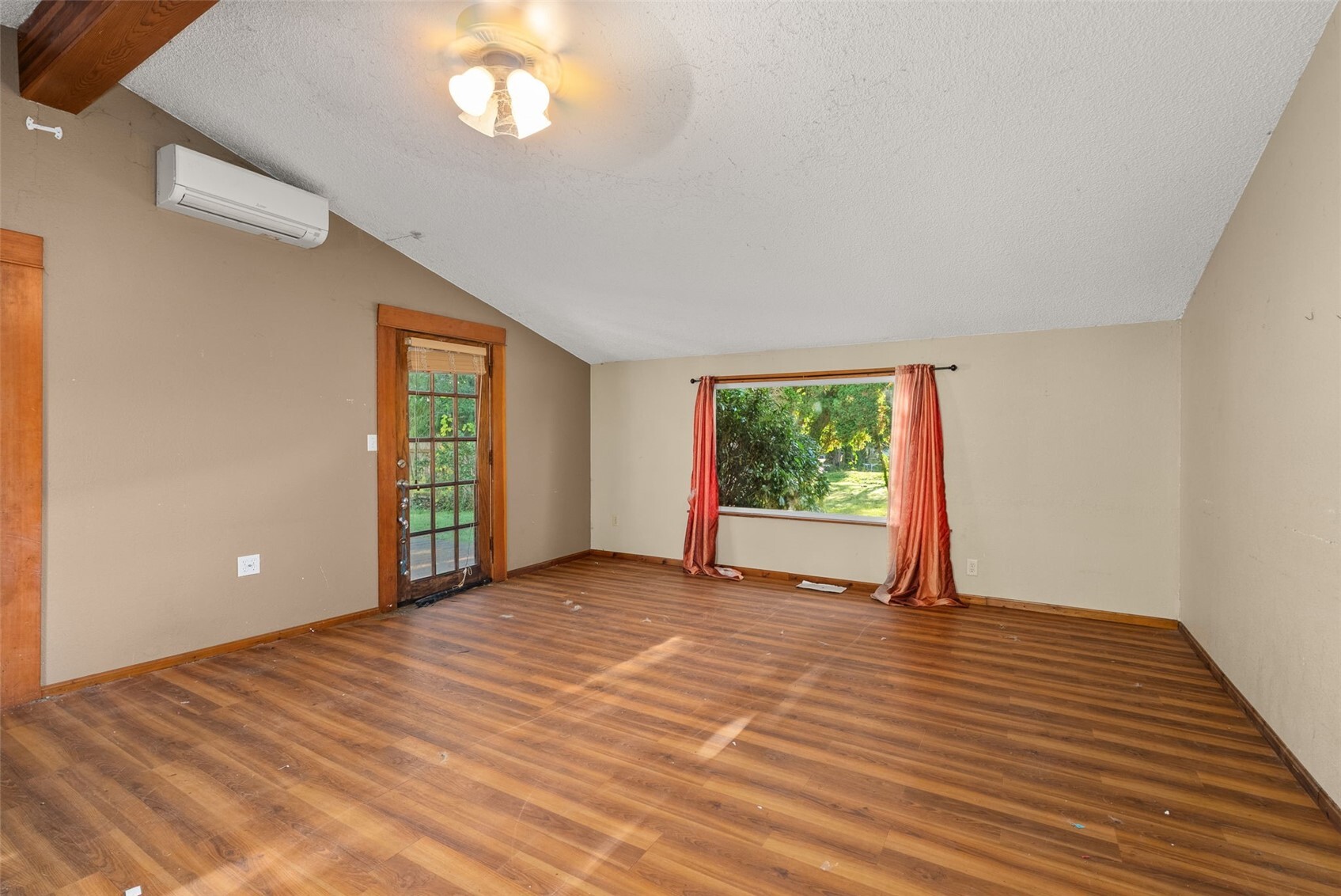 1811 Riverside Avenue Property Photo 9