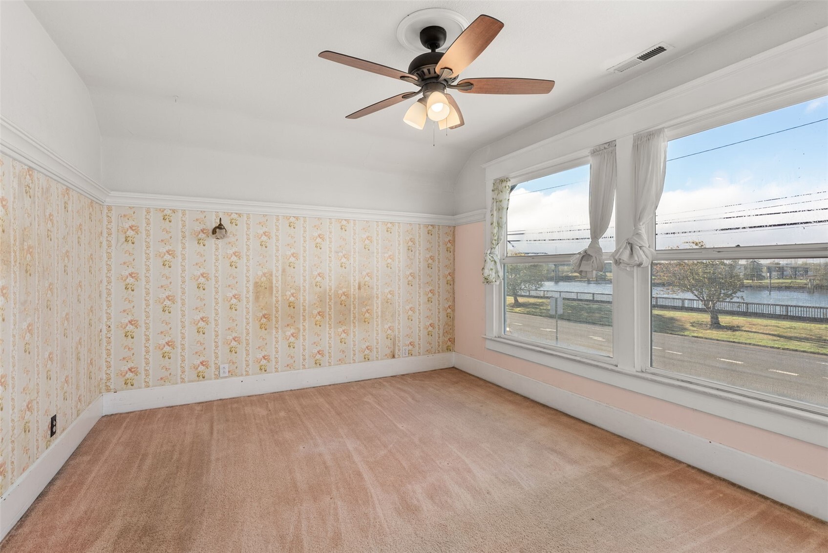1811 Riverside Avenue Property Photo 13