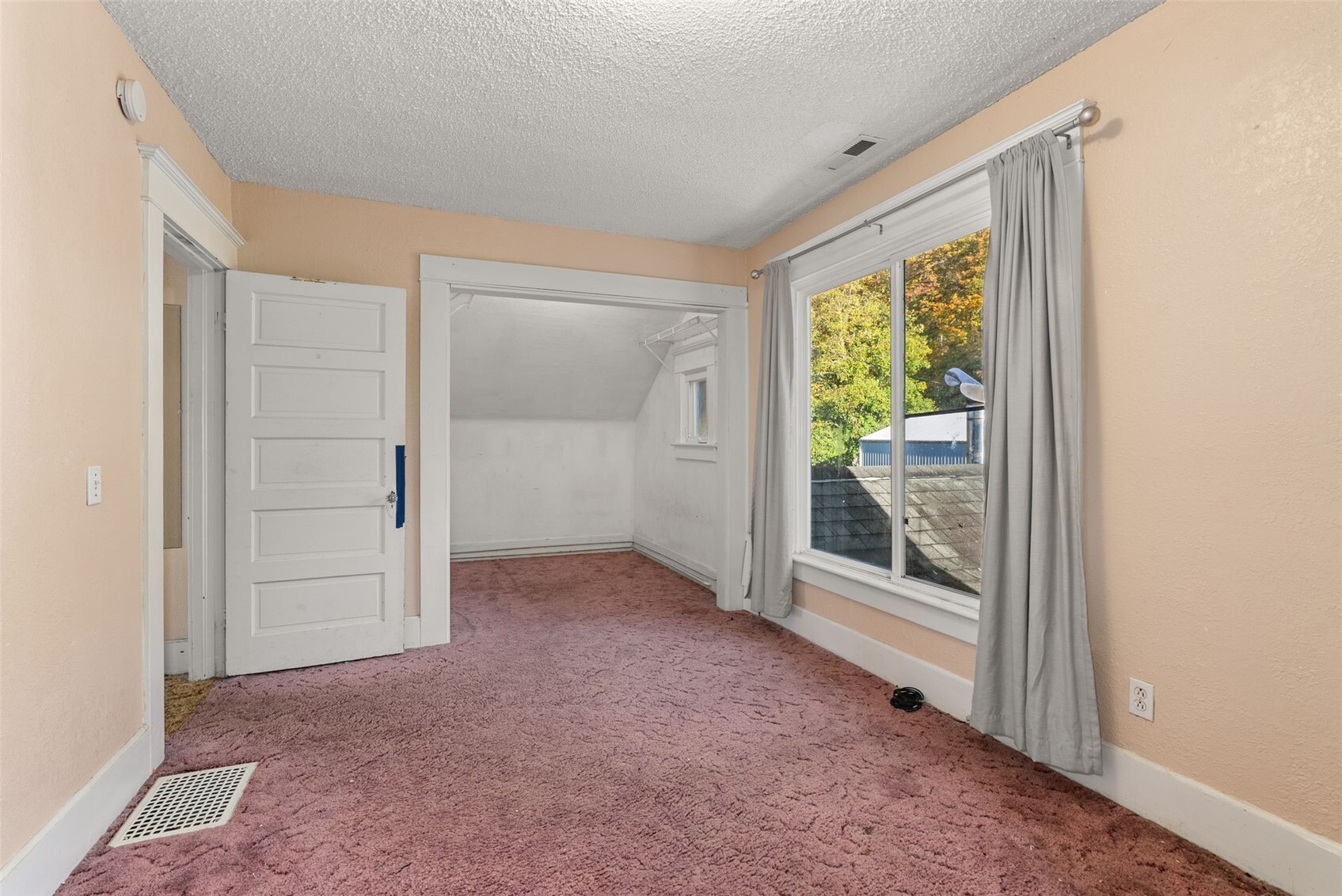 1811 Riverside Avenue Property Photo 17