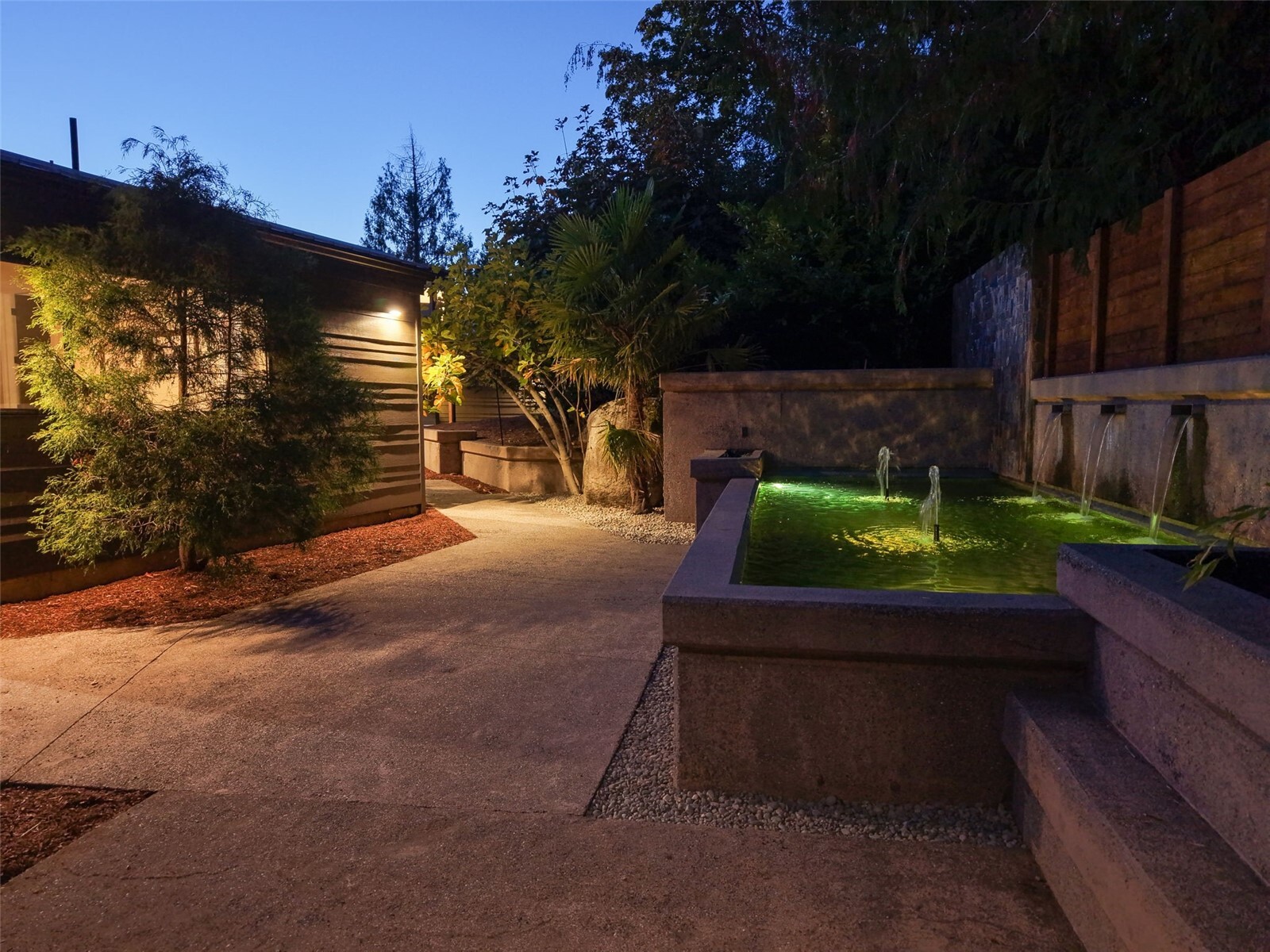 12013 206th Place Property Photo 4