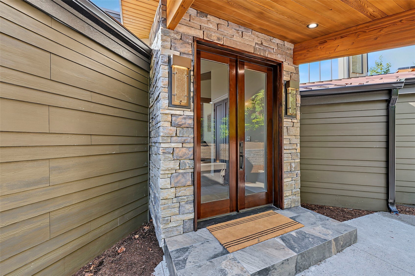 12013 206th Place Property Photo 5