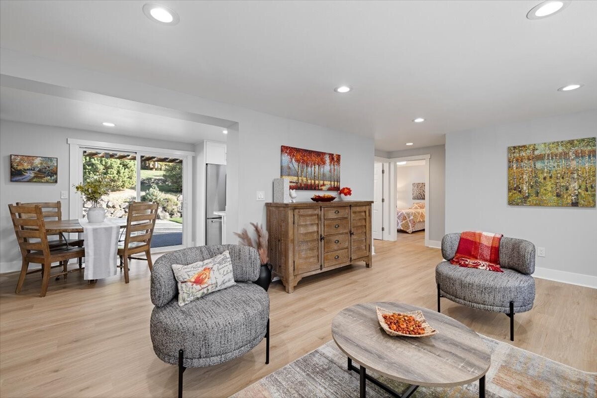 17040 3rd Avenue Property Photo 5