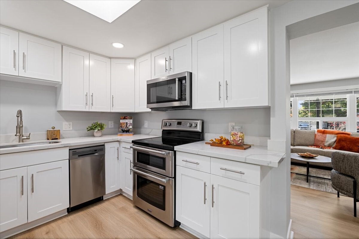 17040 3rd Avenue Property Photo 8