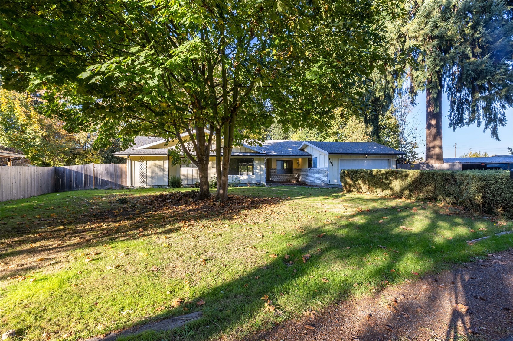 1601 Sunset Way Property Photo 2