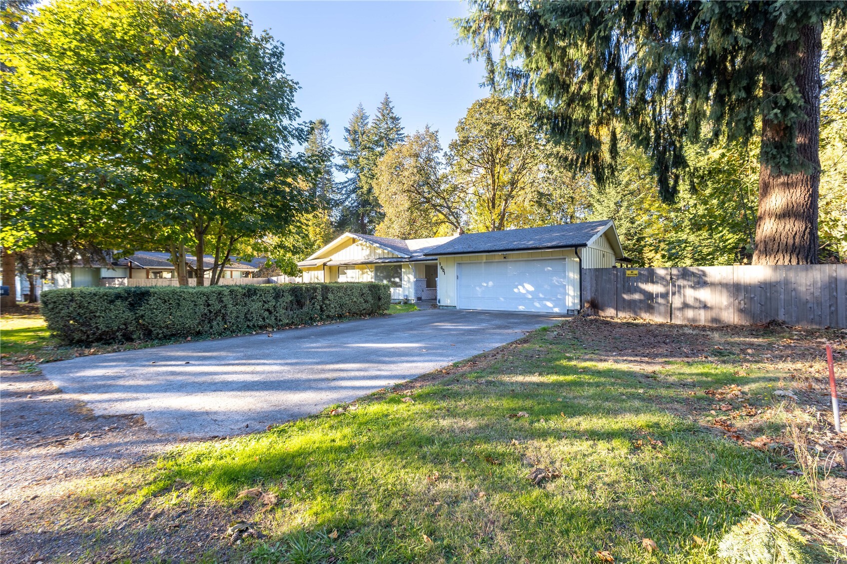 1601 Sunset Way Property Photo 3