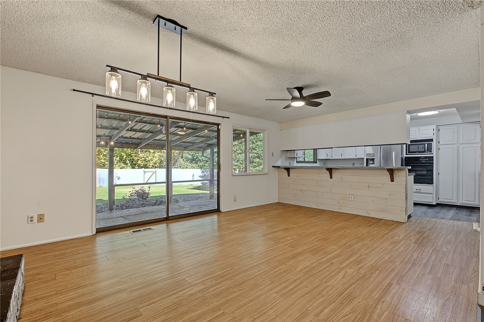 1601 Sunset Way Property Photo 9