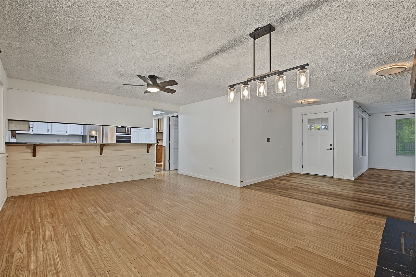 1601 Sunset Way Property Photo 10