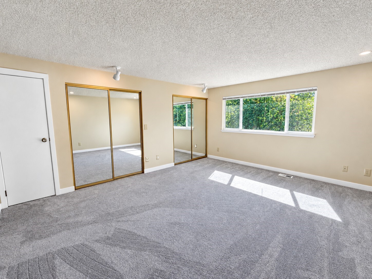 21513 4th Avenue C13 Property Photo 6