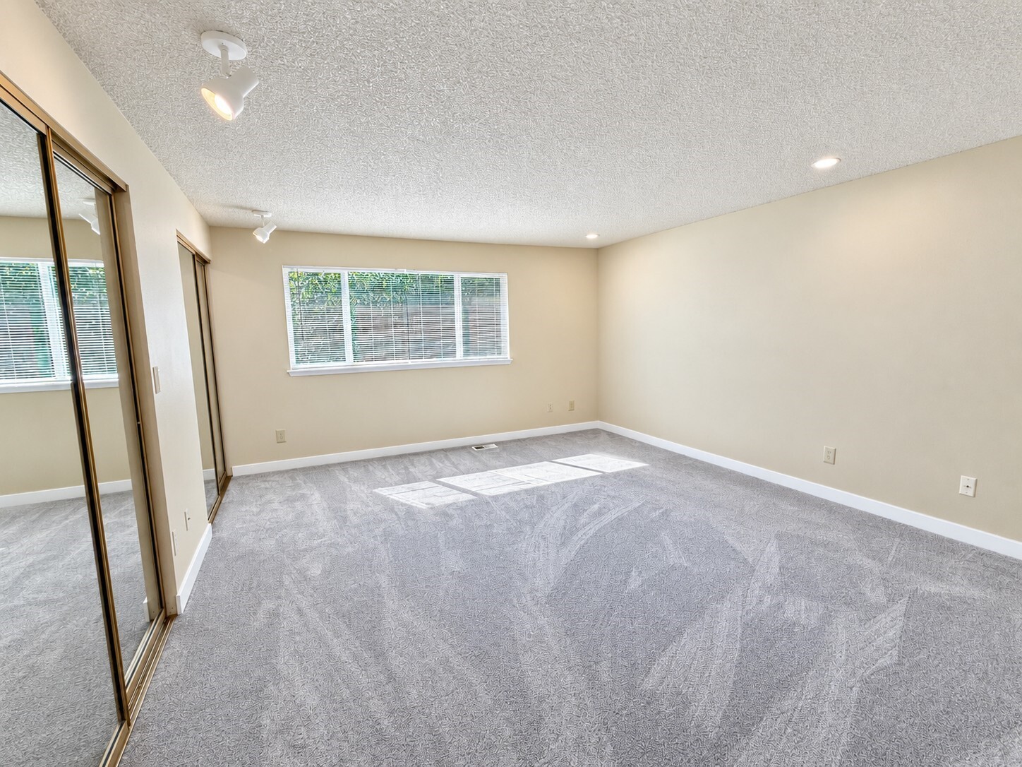 21513 4th Avenue C13 Property Photo 8