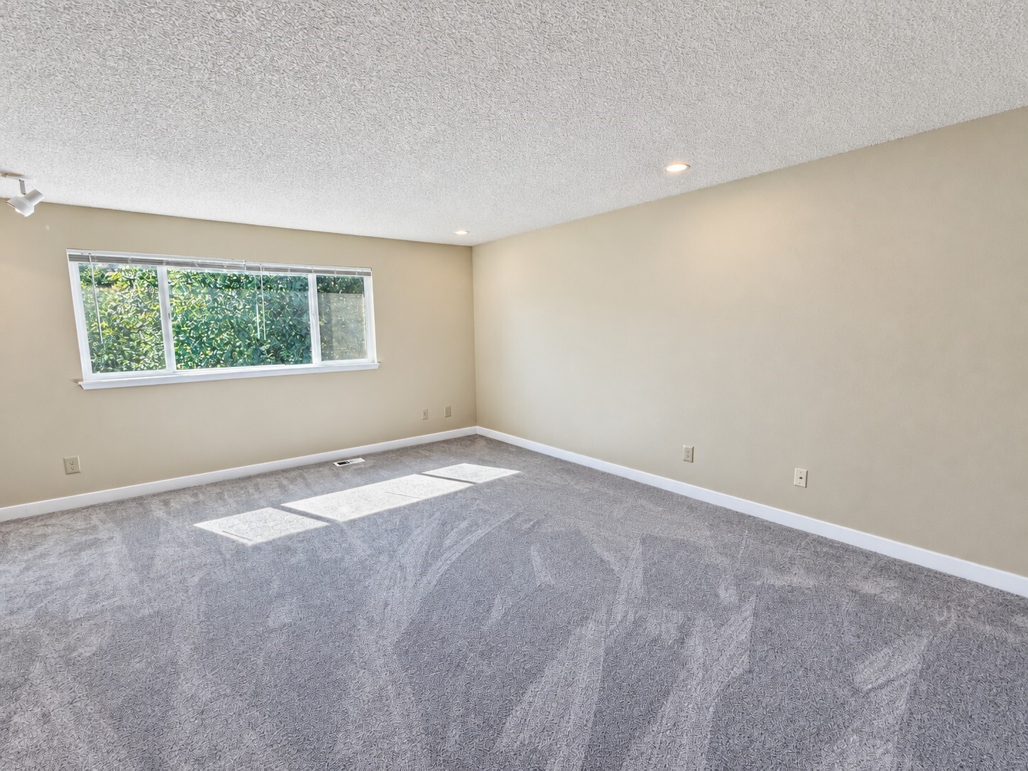 21513 4th Avenue C13 Property Photo 9