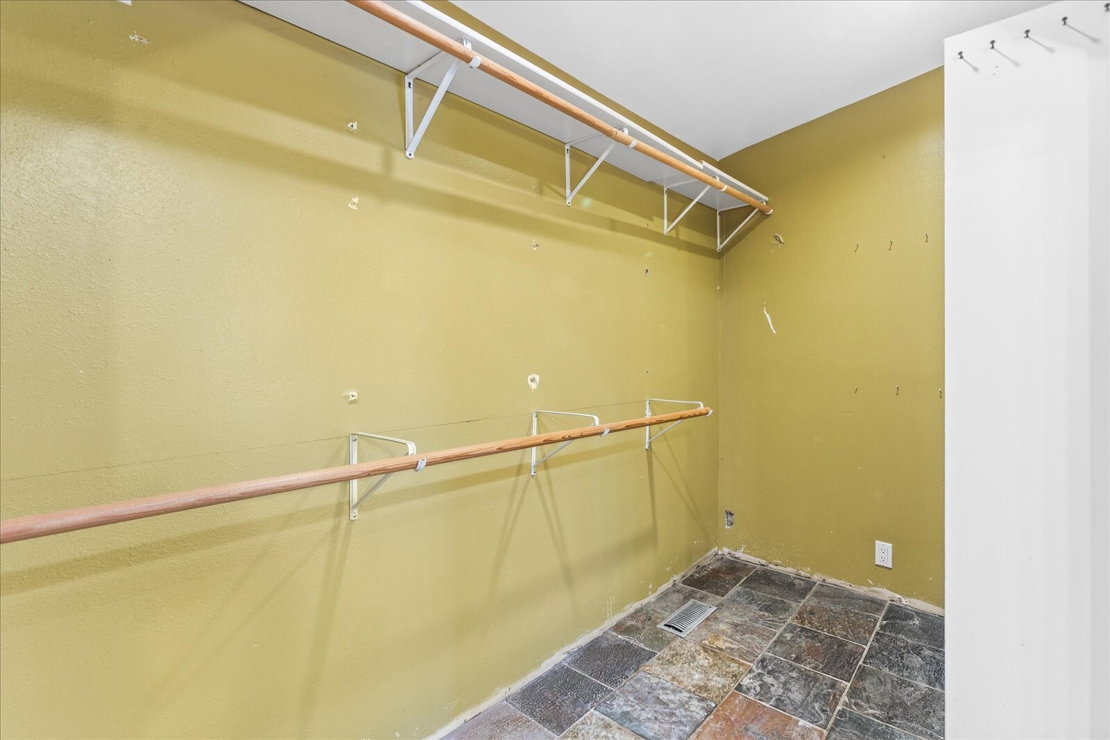 7819 225th Place Property Photo 8