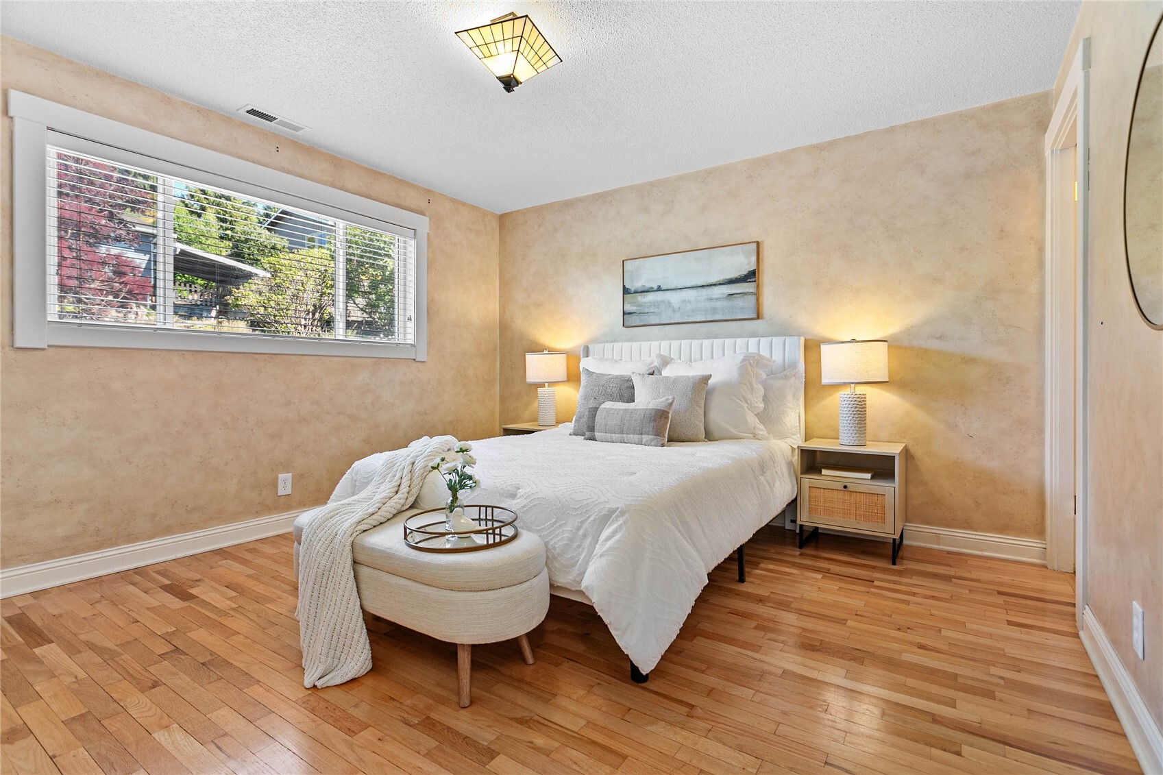 909 Queen Street Property Photo 16