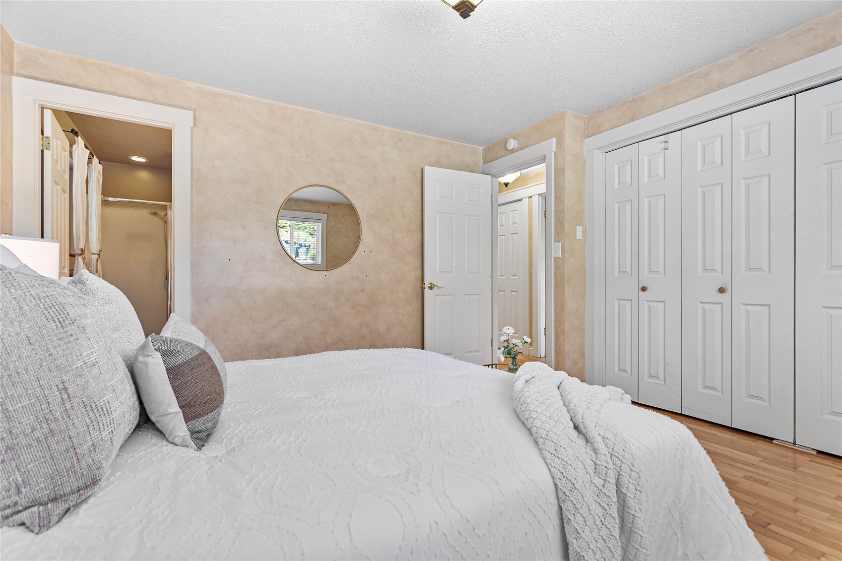 909 Queen Street Property Photo 17