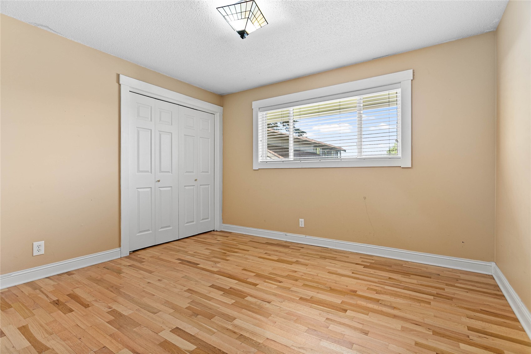 909 Queen Street Property Photo 19
