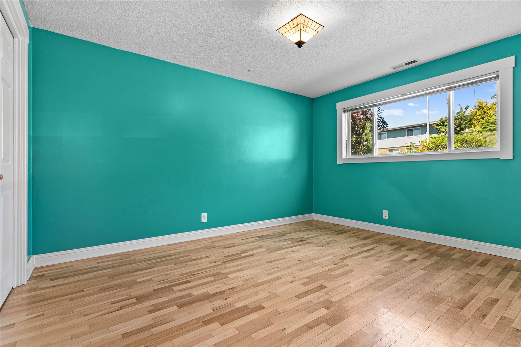 909 Queen Street Property Photo 20
