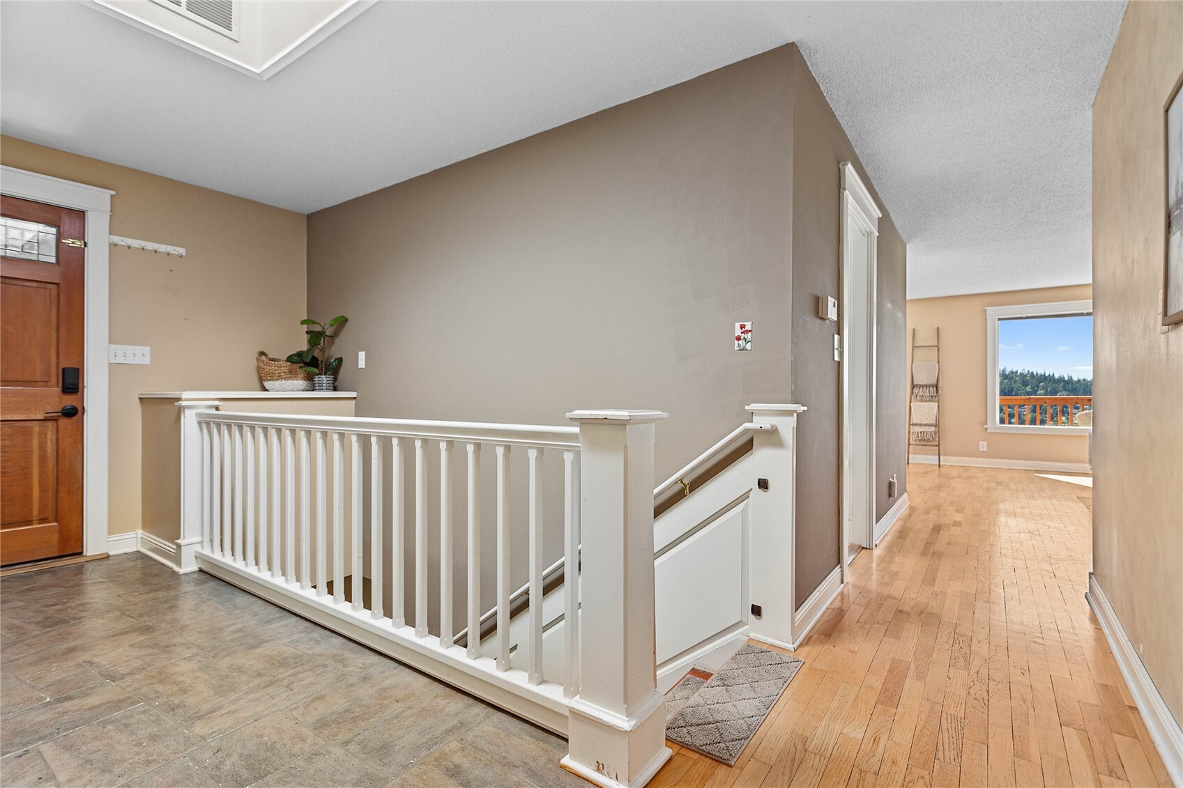 909 Queen Street Property Photo 22